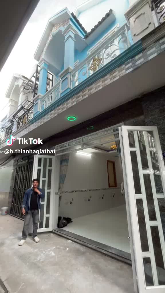 BÁN NHÀ SHR HÓC MÔN - 600 TRIỆU Ở NGAY - THỔ CƯ 4x10m 1 TRỆT 1 LẦU 2 PHÒNG NGỦ 2 WC, GẦN CHỢ, GẦN TRƯỜNG, KDC CÓ NƯỚC MÁY SẴN, CÓ HỖ TRỢ VAY GÓP - ảnh 2