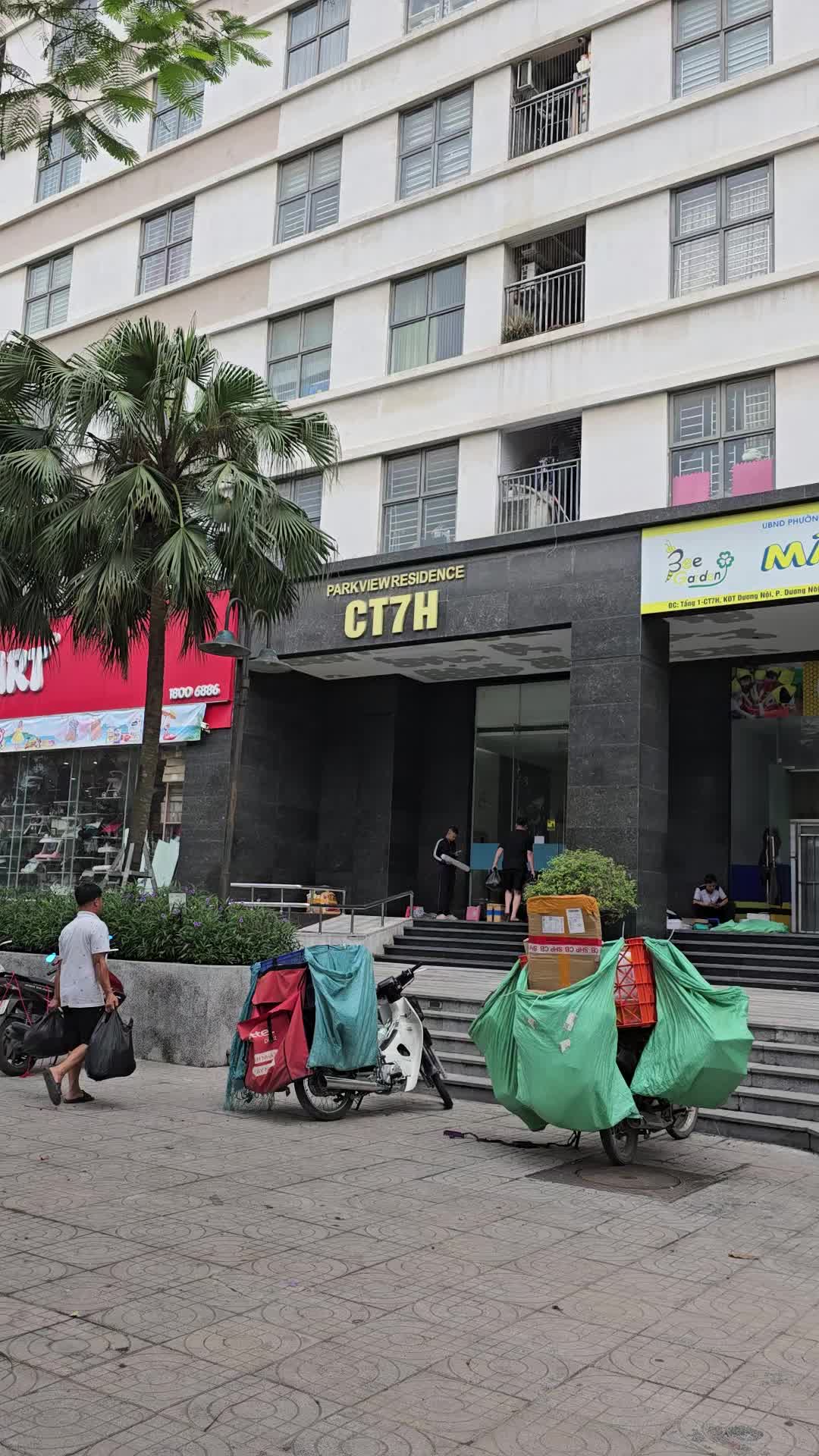 Nhà đẹp, giá tốt, chỉ 3.6 tỷ để sở hữu căn hộ 56m2, 2PN, 2VS, tại CT7 Dương Nội, mặt đường Tố Hữu. Đối diện đại học Phenika