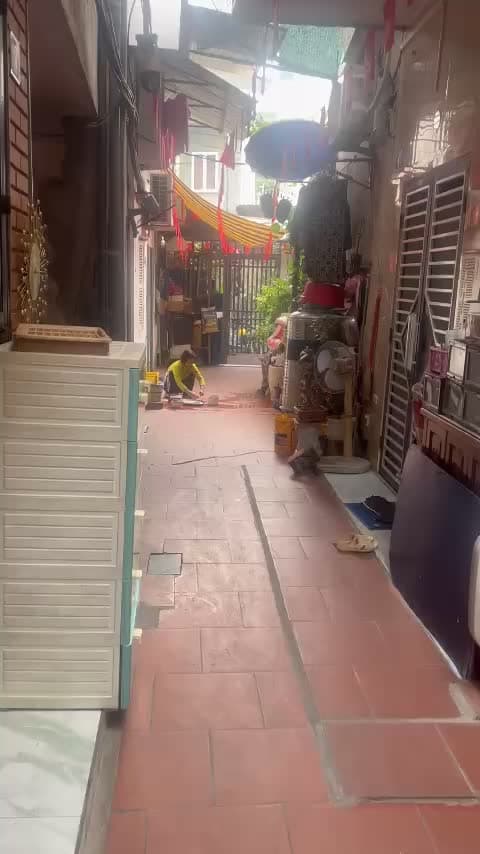 Bán Nhà Thái Hà , dt 30m2 x 2,5 tầng , mt 3,6m , gần rạp chiếu phim Quốc Gia , cách hồ Hoàng Cầu 50m , Ngõ thông tứ phía , vị trí trung tâm , tiện ích ngập tràn .  - ảnh 2