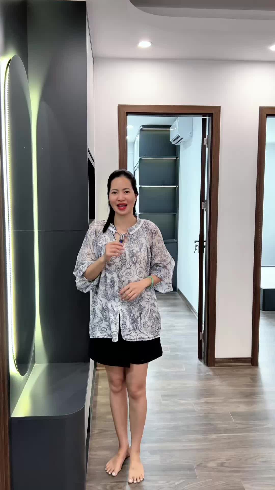 🔥🔥🔥CĂN HỘ TOÀ TRUNG RICE CITY LINH ĐÀM  68m2, 2 ngủ 2vsinh Full mới 100% nội thất sang trọng Tầng chỉ có 7 căn hộ trên 1 sàn nên rất rộng thoáng Sổ đỏ chính chủ  Tầng 18 Bên dưới tiện ích ngập tràn: trg học bệnh viện siêu thị ngay chân toà nhà Hệ thống
