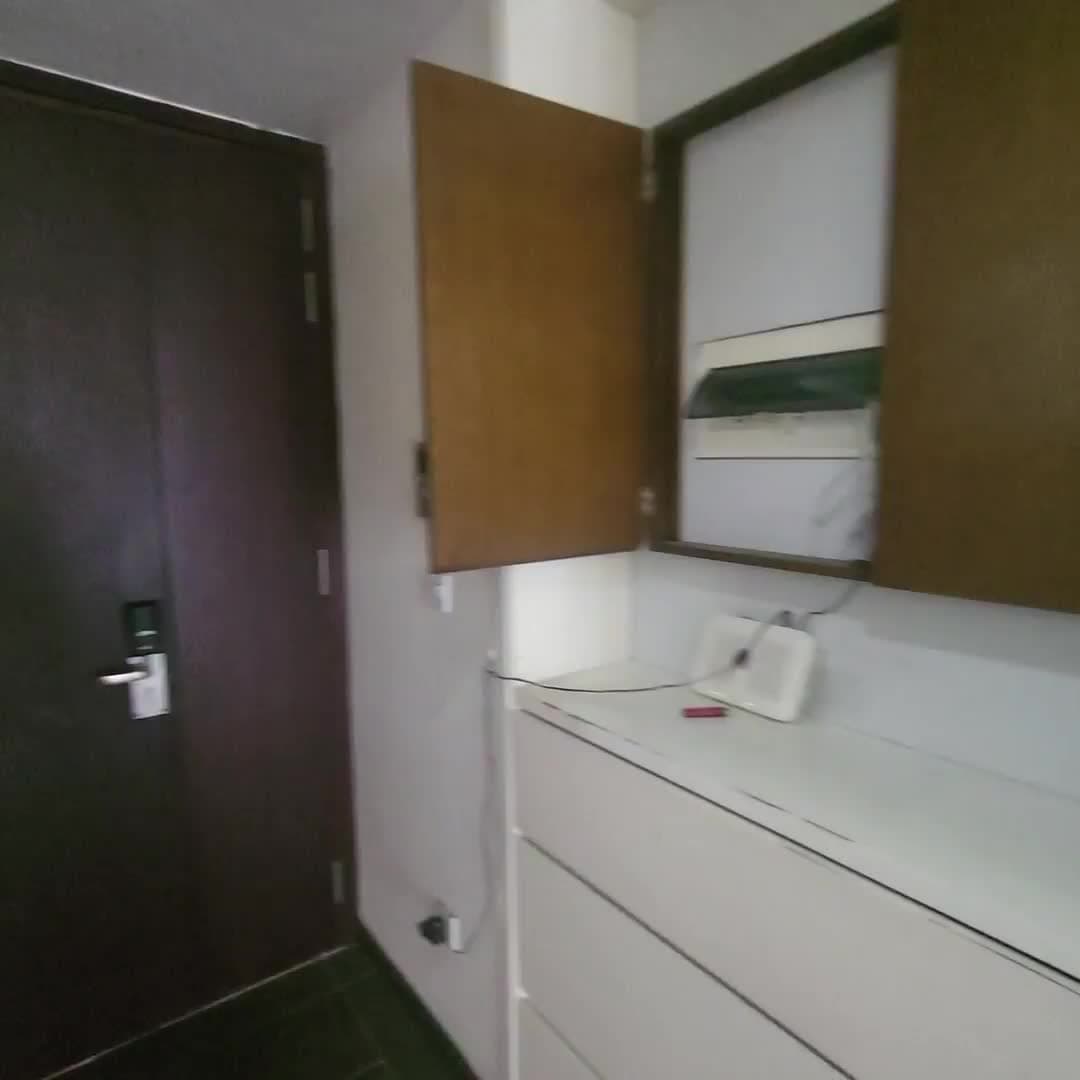 Bán căn hộ 95 m2, tầng trung, nội thất cơ bản