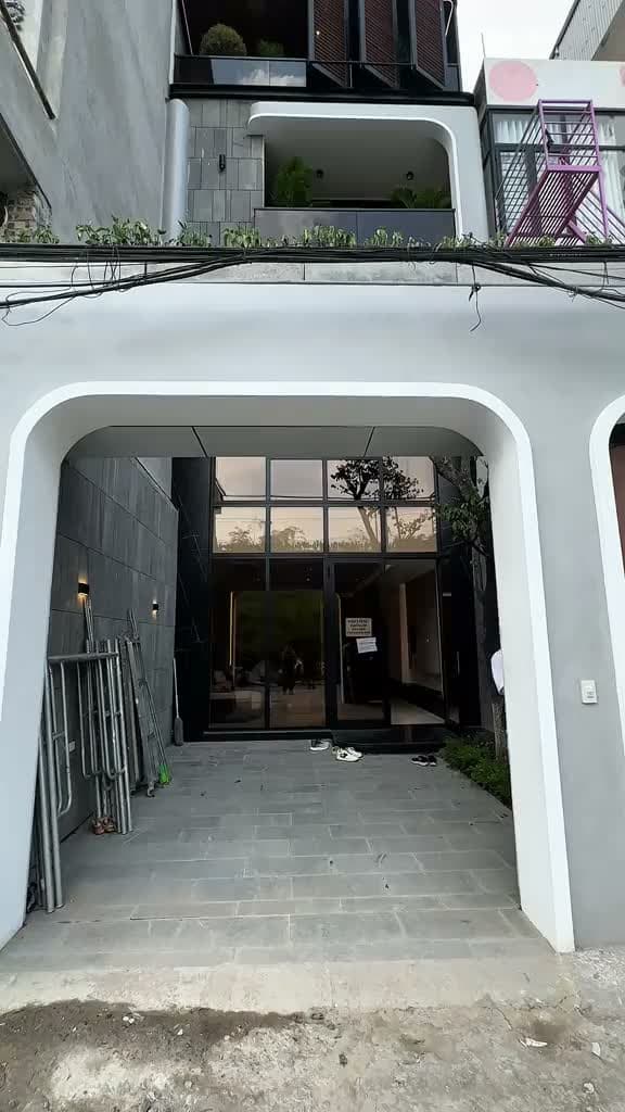 Mặt phố Bát Khối - diện tích 117m , MT 5m1 nở hậu , Sân đỗ ô tô
