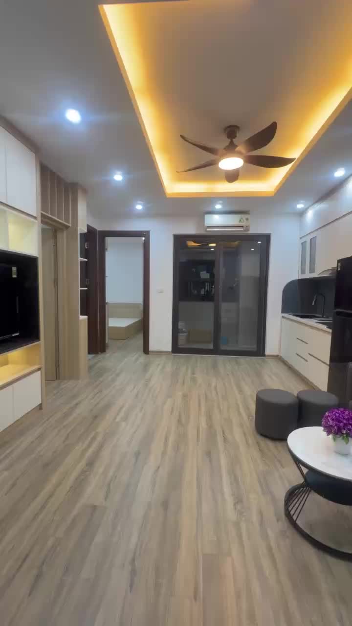 🔥 FULL NỘI THẤT MỚI 100% – 2 NGỦ GIÁ CHỈ 2.6 TỶ TẠI HH LINH ĐÀM 🔥 ⚡ Căn hiếm – dọn vào ở ngay không cần sắm gì! Diện tích: 46m² Thiết kế: 2PN + 1VS (tối ưu công năng) Full nội thất xịn mới 100%: 2 điều hoà, 2 giường, tủ quần áo… Sảnh tầng ốp đẹp, nhà sạc