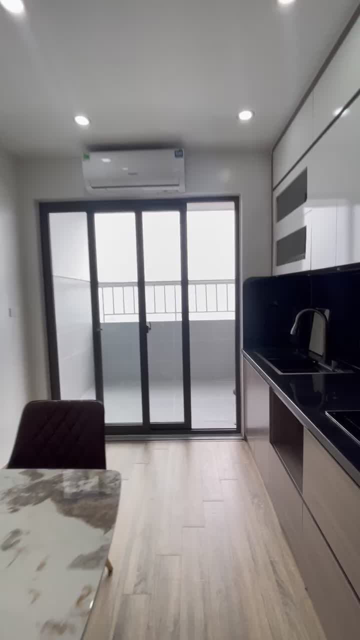 CHÍNH CHỦ BÁN CĂN HỘ VP5 – BÁN ĐẢO LINH ĐÀM 🌿🌊 📍 Căn: 2306 – Tòa VP5 📐 Diện tích: 62m² 🛏 Thiết kế: 2 phòng ngủ – 2 vệ sinh 🌅 View: Hồ Linh Đàm, thoáng mát, ở rất thích 📕 Pháp lý: Sổ đỏ chính chủ, sẵn sàng giao dịch 💰 Giá bán: 5,5 tỷ