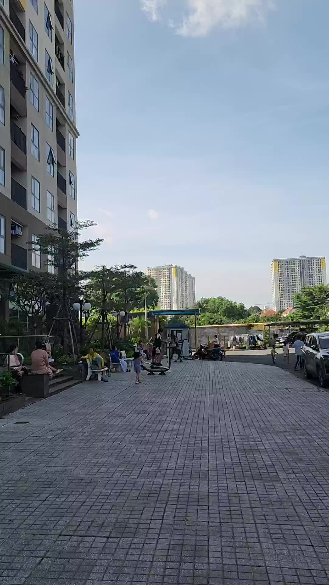 Chính chủ gửi bán căn 1PN, 1WC Bcons Bee có sẵn nội thất, đang cho thuê 5.3 tr/th giá 1,75tỷ