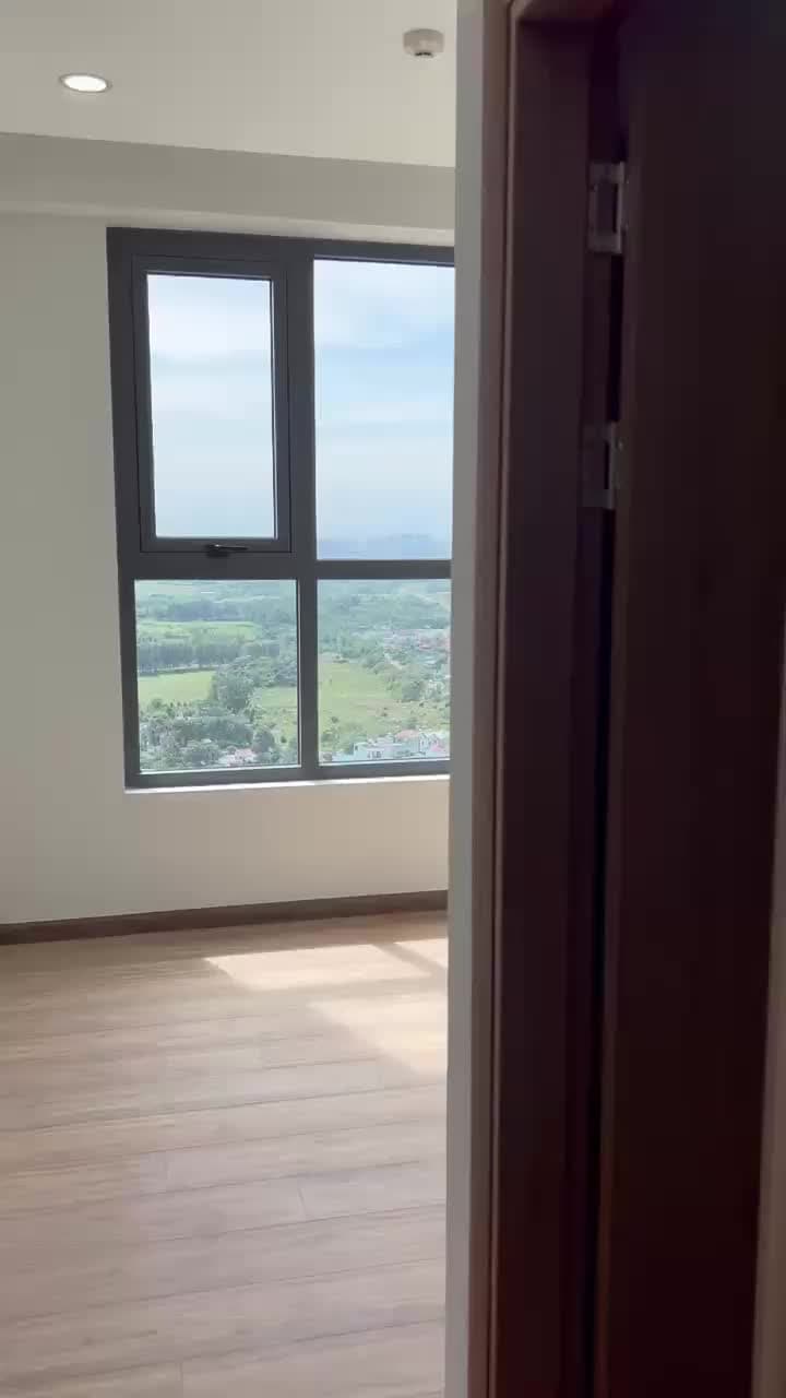 Cần bán CH Bcon Plaza tầng cao view Landmark, 2PN2WC(51,33m2) giá 2tỷ485 bớt lộc khách có thiện chí