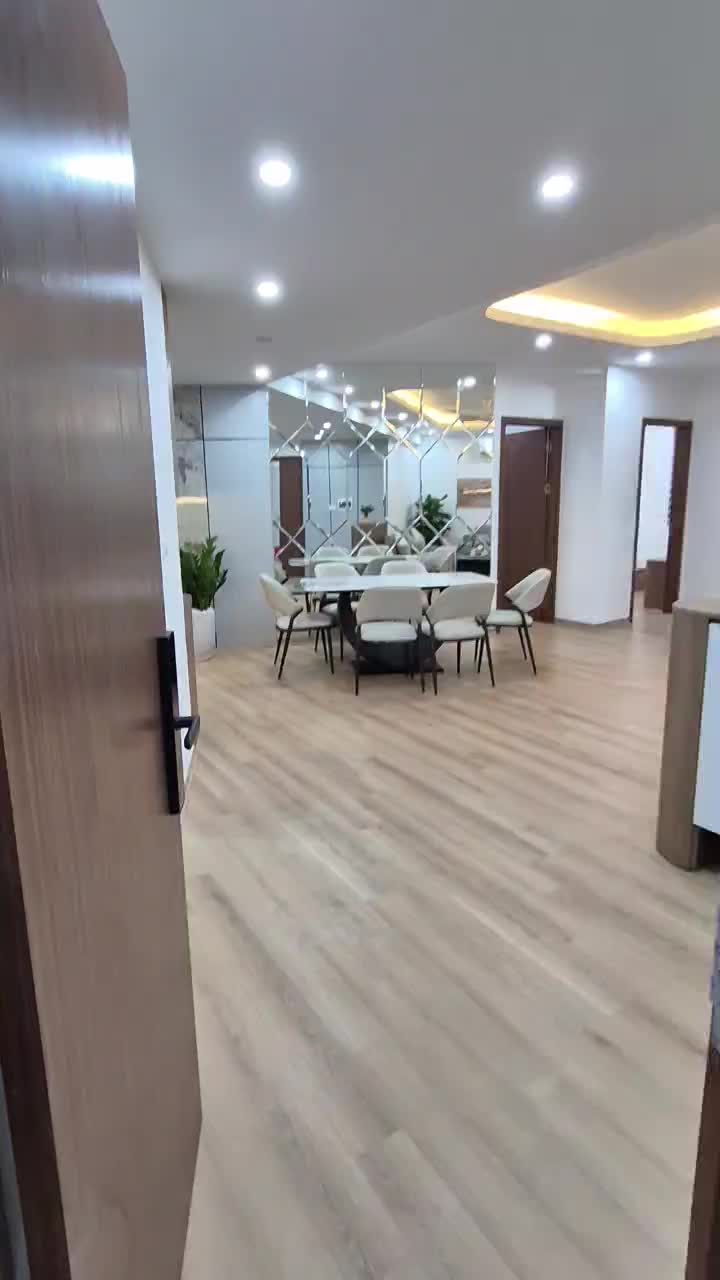 Chính chủ cần tiền bán gấp căn 111m 3 ngủ tầng 16 cc CT5B Mễ Trì Thượng. GIÁ NÀO CŨNG BÁN. Lh 098191****