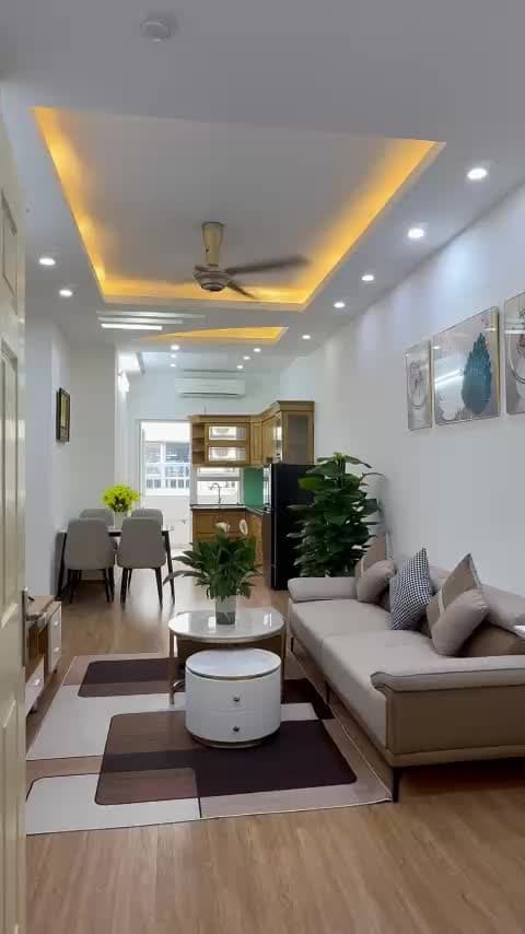🔥🔥2 NGỦ 2 VSINH VIEW GHÉ HỒ HH1 LINH ĐÀM 3 TỶ - Dt : 66m, 2 ngủ, 2 vs. - Nội thất : đầy đủ đồ, ( 3 điều hoà, tủ lạnh, bếp từ,hút mùi, nóng lạnh, lọc nước,giường tủ,sofa,bàn ăn...) - View : Đông nam check hồ. - Giá thu về : 3070.  - Khách xem nhà : 24/24.