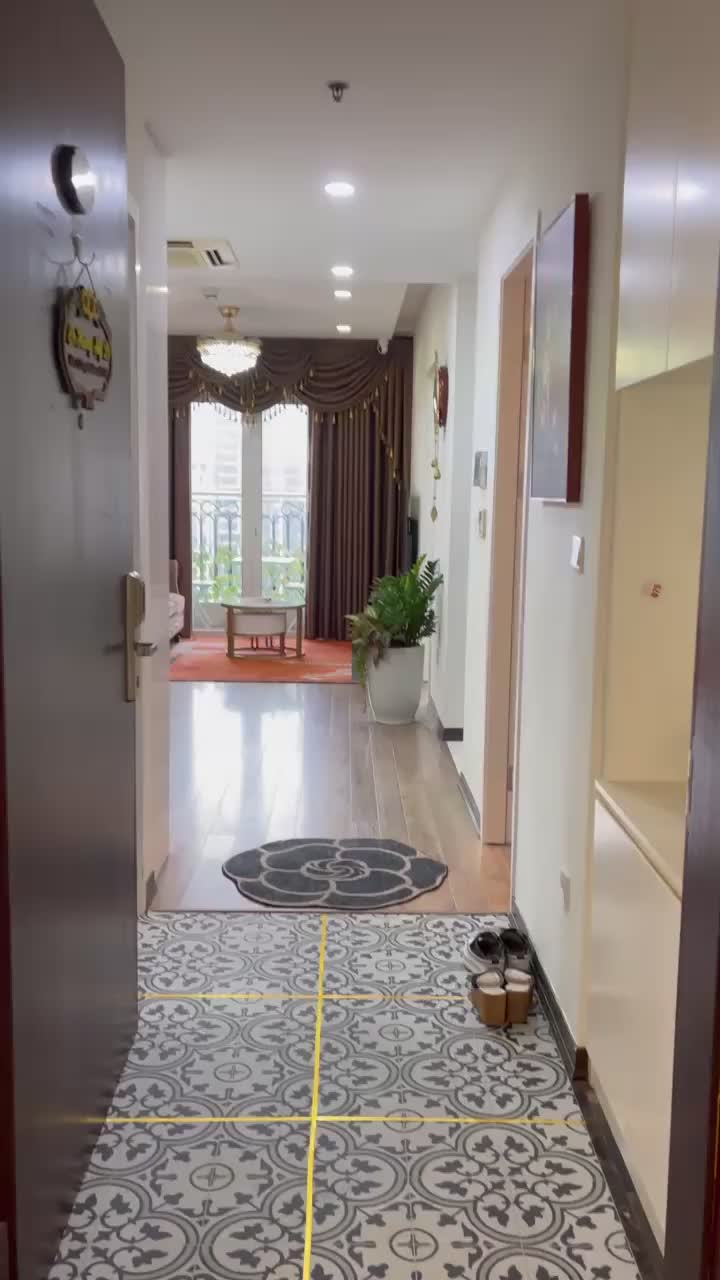 🏢🏢🏢Bán căn 2PN giá RẺ NHẤT trong quỹ căn ở chung cư Hoà Bình Green ✅DT: 70m2 ban công đông bắc, cửa tây nam  ✅Thiết kế: 2PN, 2WC, 1 ban công, 1 logia thoáng ✅Giá bán: 4.x tỉ bao toàn bộ phí thuế  👉( X tiểu học) Chủ nhà sởi lởi, có thương