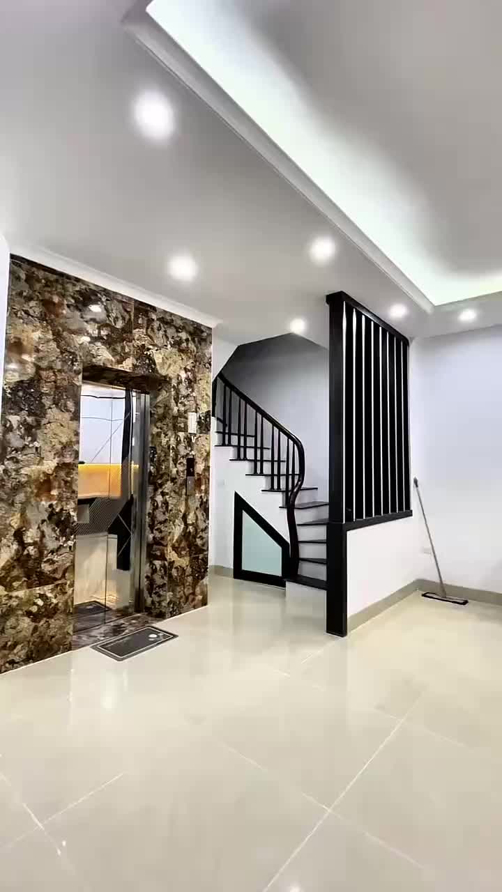 TRẦN DUY HƯNG 2 mặt ngõ, 3 thoáng, 6 TẦNG THANG MÁY,CÁCH PHỐ 50M . - ảnh 2