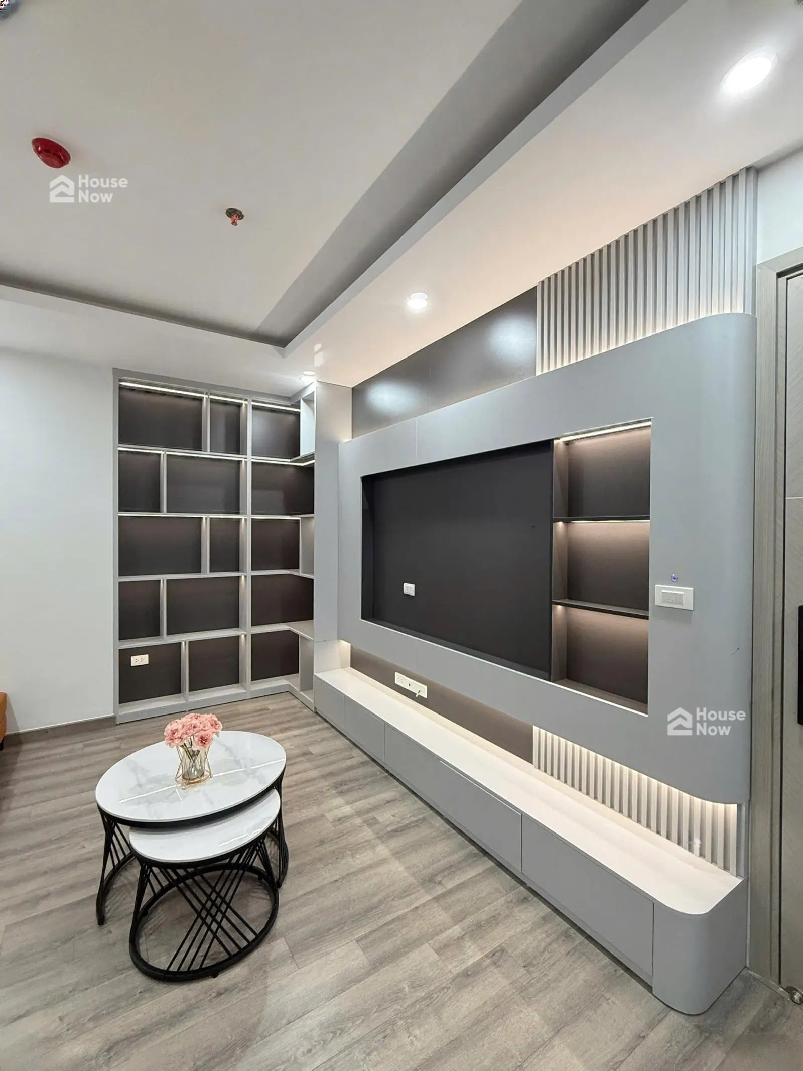 Chính chủ gửi bán nhanh căn 90m2 3PN2WC Tầng trung hướng mát - Full nội thất - Sổ đỏ sẵn giao dịch - ảnh 1 Chính chủ gửi bán nhanh căn 90m2 3PN2WC Tầng trung hướng mát - Full nội thất - Sổ đỏ sẵn giao dịch - ảnh 1