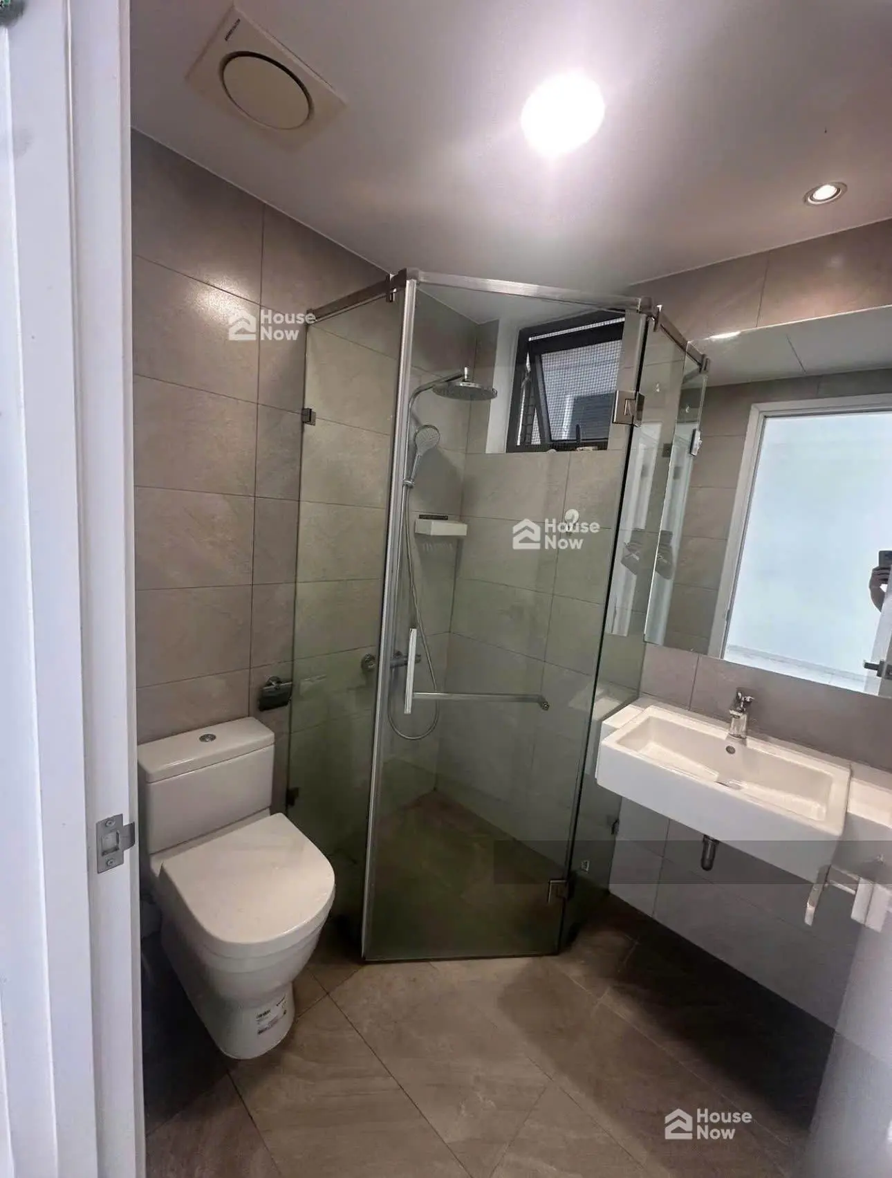 Chính chủ bán giá mềm CH Ngọc Khánh Q. 5, DT 64m2, 2PN2WC, giá 2 tỷ 650, để lại nội thất, SHR - ảnh 2 Chính chủ bán giá mềm CH Ngọc Khánh Q. 5, DT 64m2, 2PN2WC, giá 2 tỷ 650, để lại nội thất, SHR - ảnh 2