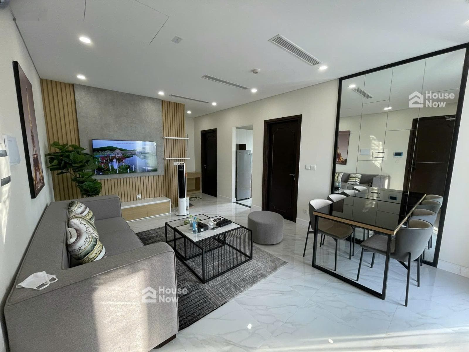 Căn 2 ngủ 70m2 tầng cao đủ đồ view Hồ Tây đẹp tại D'Eldorado giá nhỉnh 10 tỷ xíu, sẵn sổ lâu dài - ảnh 1 Căn 2 ngủ 70m2 tầng cao đủ đồ view Hồ Tây đẹp tại D'Eldorado giá nhỉnh 10 tỷ xíu, sẵn sổ lâu dài - ảnh 1
