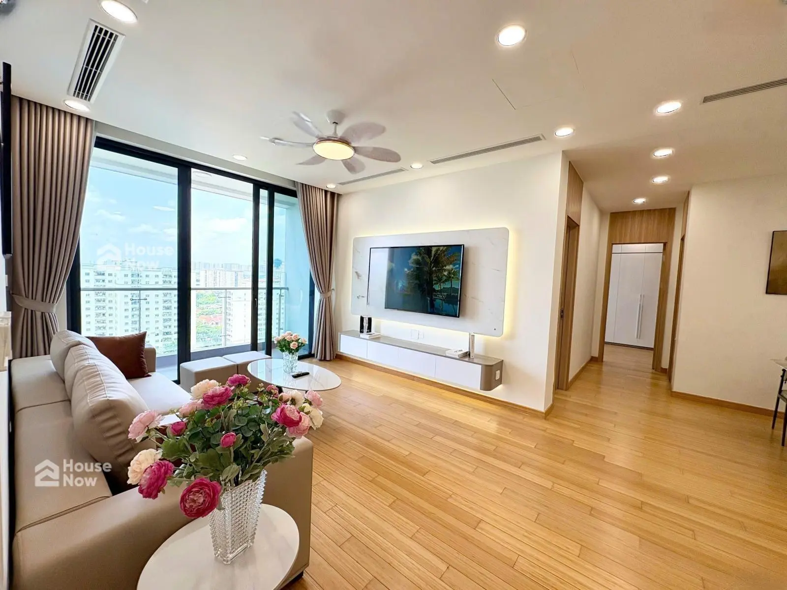 Bán gấp căn hộ 3 p ngủ giá tốt 18 tỷ tại toà 901A Starlake Tây Hồ, full nội thất, sẵn sổ - ảnh 1