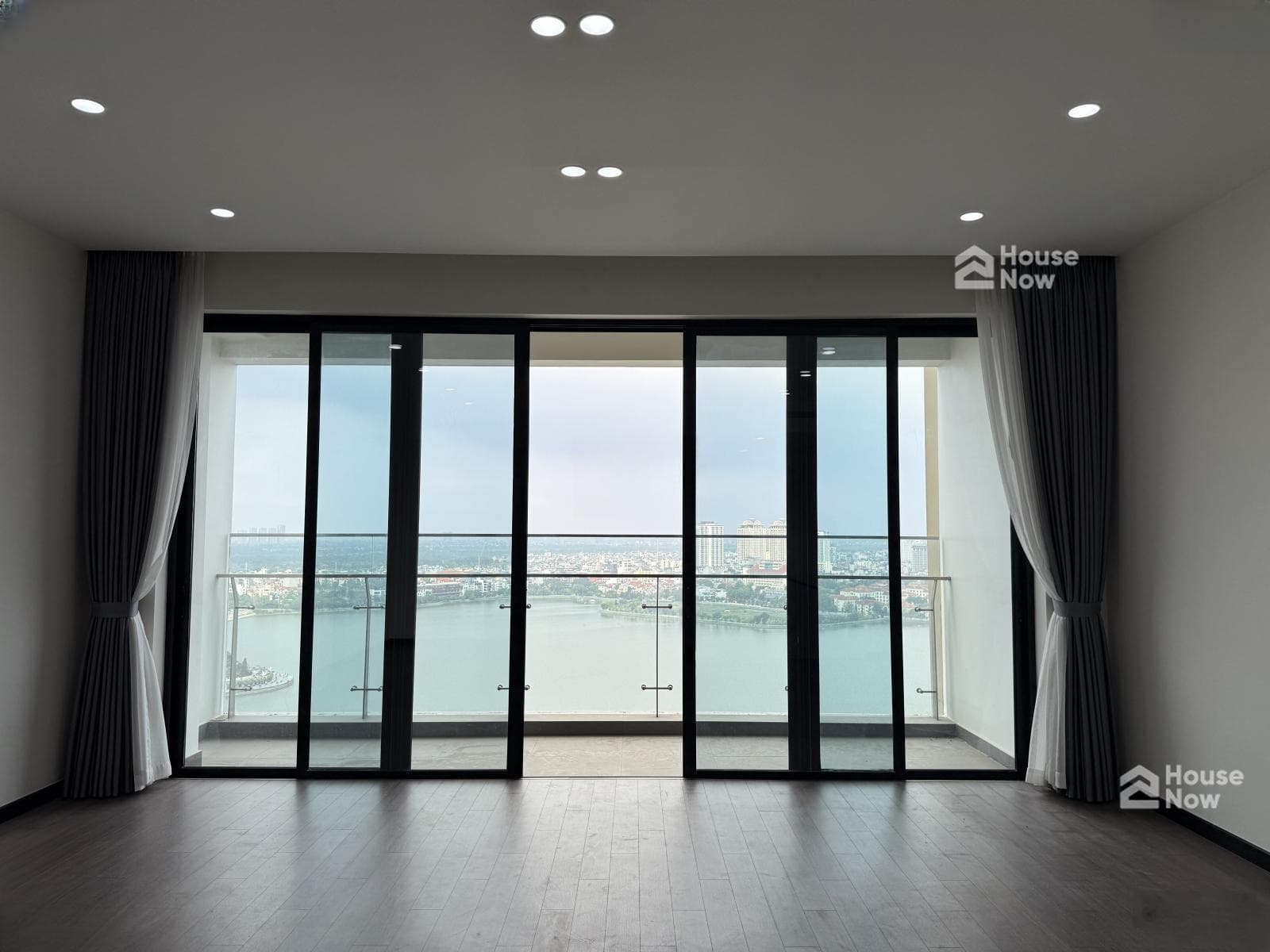 Bán căn Heritage 3 ngủ + 1 tầng cao view ôm trọn hồ Tây - 38,5 tỷ bao phí - full đồ liền tường - ảnh 1