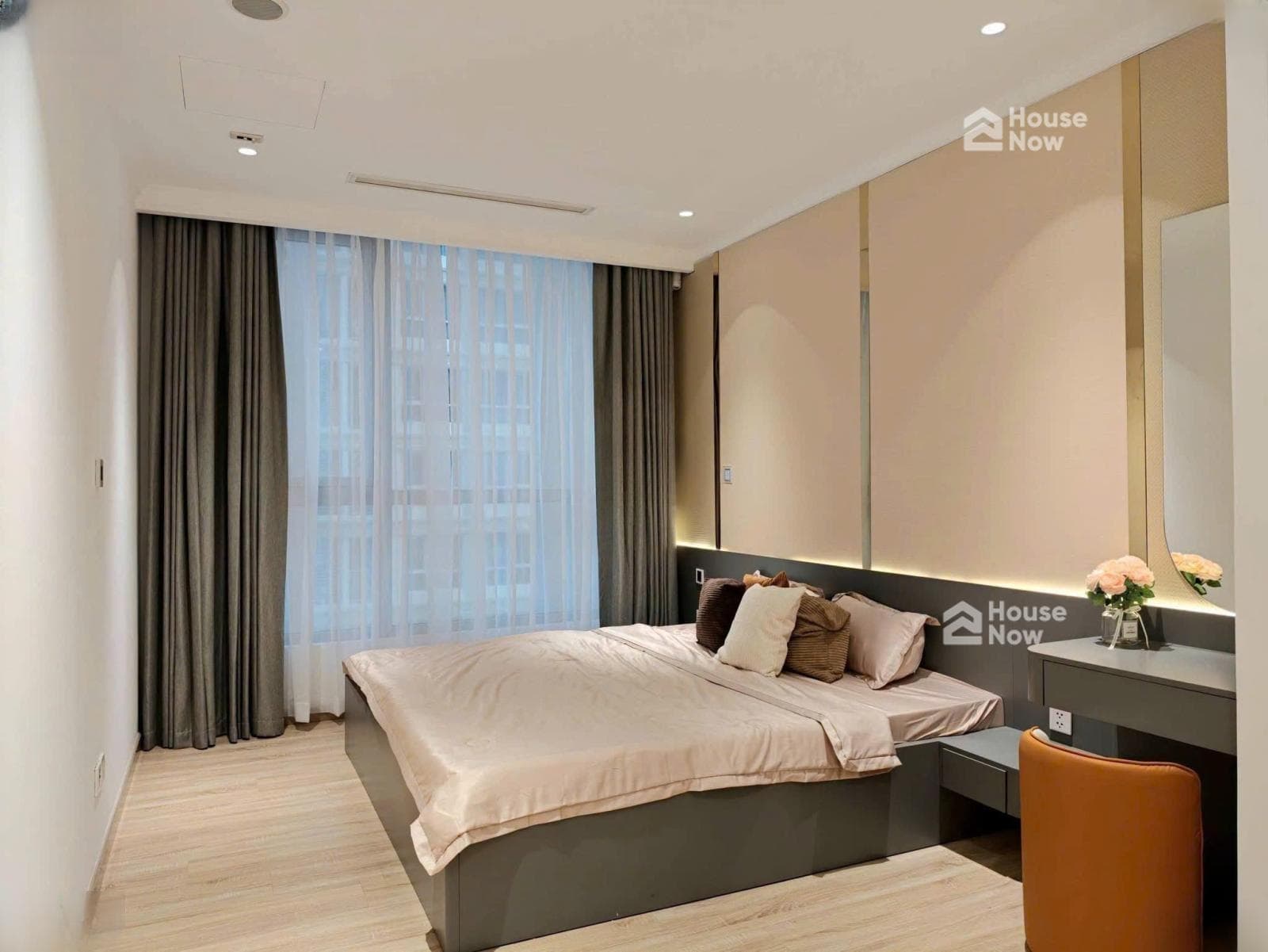 Bán CC tại Vinhomes Central Park, 10,25 tỷ, 81,5m2, 2PN-3PN giá 13,1 tỷ, 4PN giá 25,2 tỷ full NT. - ảnh 1 Bán CC tại Vinhomes Central Park, 10,25 tỷ, 81,5m2, 2PN-3PN giá 13,1 tỷ, 4PN giá 25,2 tỷ full NT. - ảnh 1