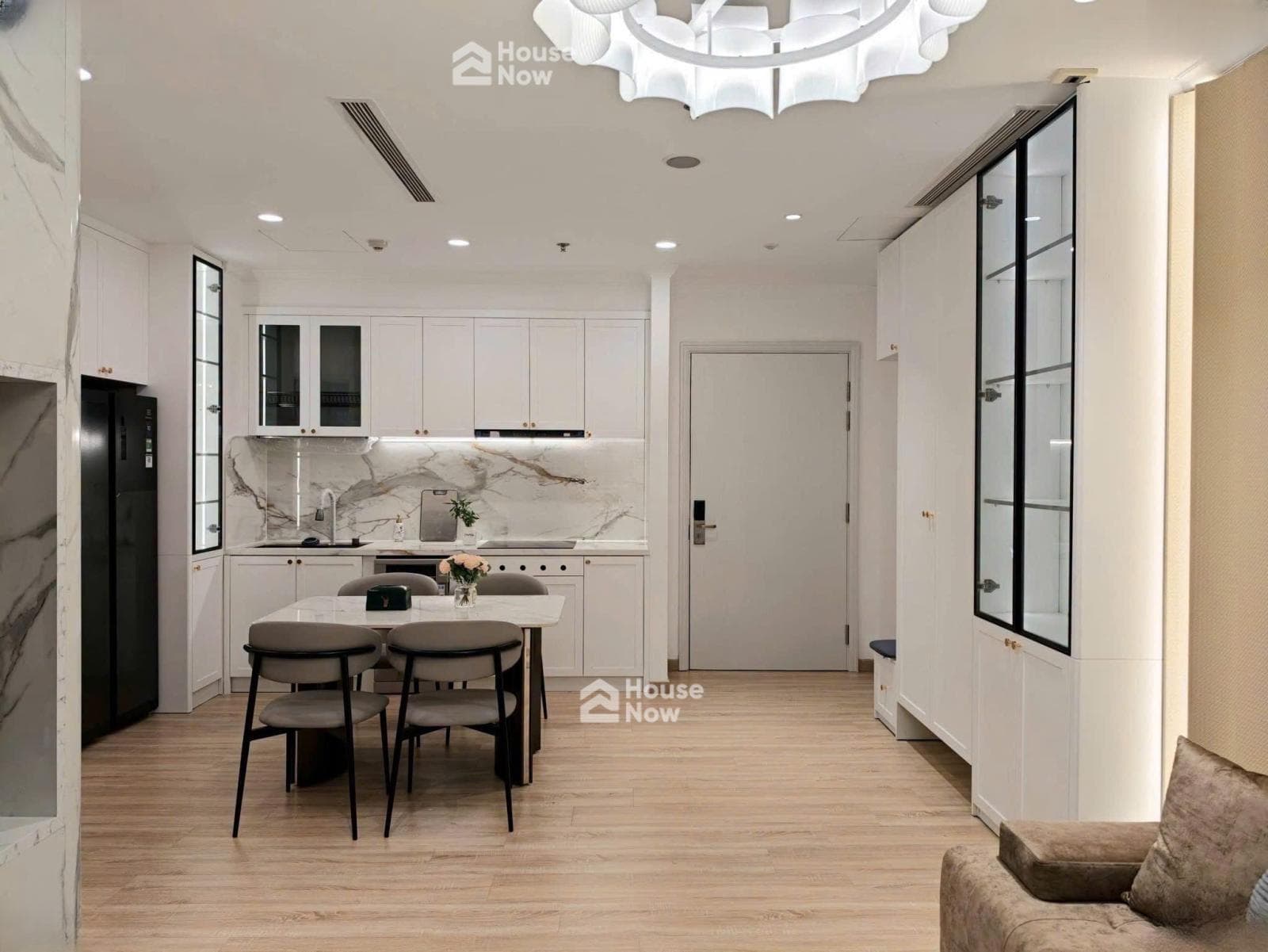 Bán CC tại Vinhomes Central Park, 10,25 tỷ, 81,5m2, 2PN-3PN giá 13,1 tỷ, 4PN giá 25,2 tỷ full NT. - ảnh 2 Bán CC tại Vinhomes Central Park, 10,25 tỷ, 81,5m2, 2PN-3PN giá 13,1 tỷ, 4PN giá 25,2 tỷ full NT. - ảnh 2