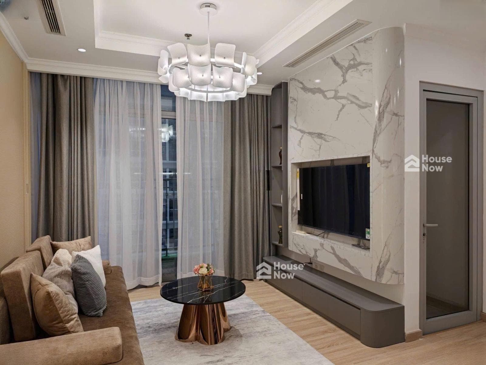 Bán CC tại Vinhomes Central Park, 10,25 tỷ, 81,5m2, 2PN-3PN giá 13,1 tỷ, 4PN giá 25,2 tỷ full NT. - ảnh 3 Bán CC tại Vinhomes Central Park, 10,25 tỷ, 81,5m2, 2PN-3PN giá 13,1 tỷ, 4PN giá 25,2 tỷ full NT. - ảnh 3