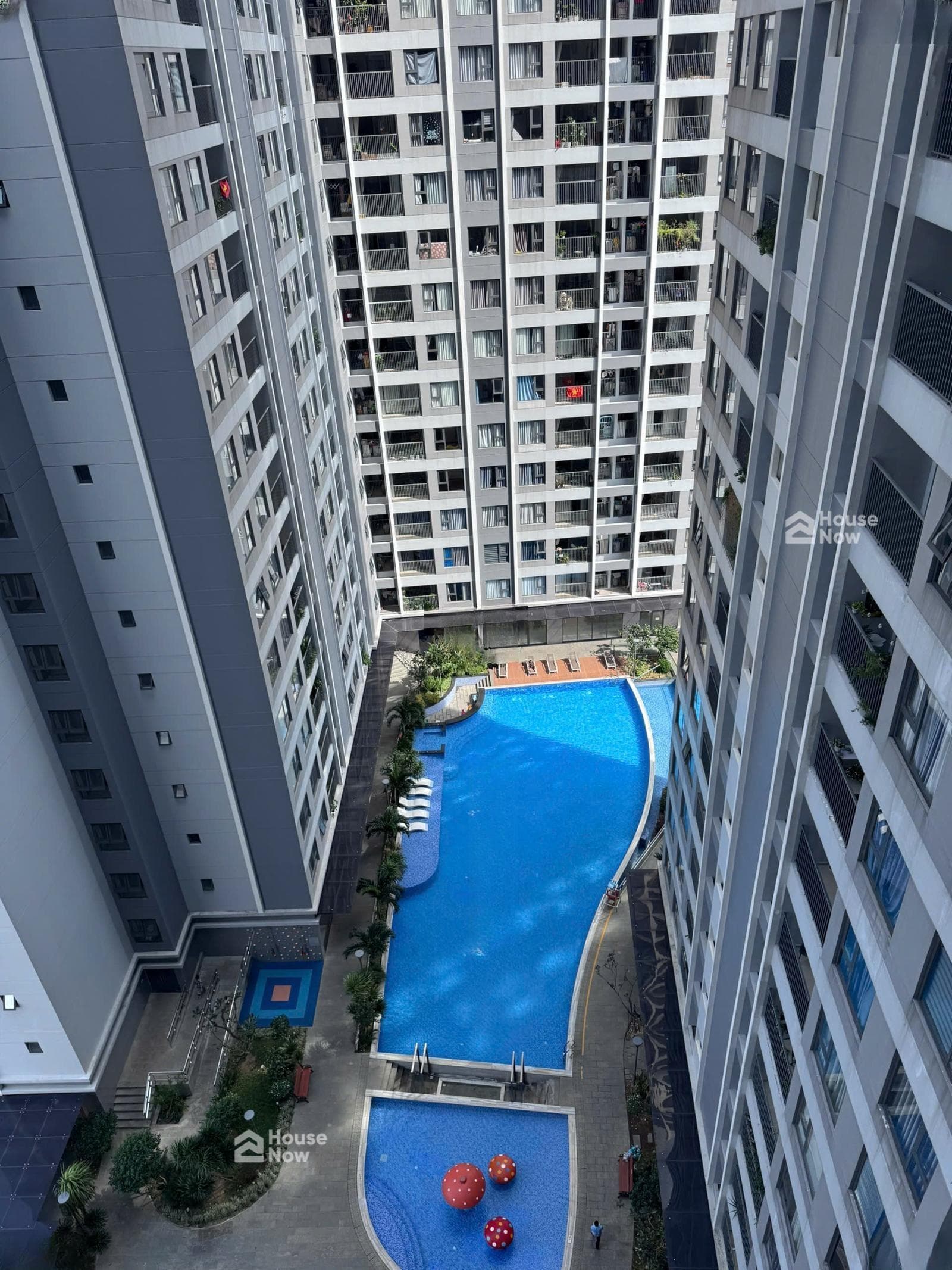 HOT BÁN 1PN+1WC 52m2 Full nội thất 2,5 tỷ bao hết thuế phí view hồ bơi sổ sẵn không vay - ảnh 2 HOT BÁN 1PN+1WC 52m2 Full nội thất 2,5 tỷ bao hết thuế phí view hồ bơi sổ sẵn không vay - ảnh 2