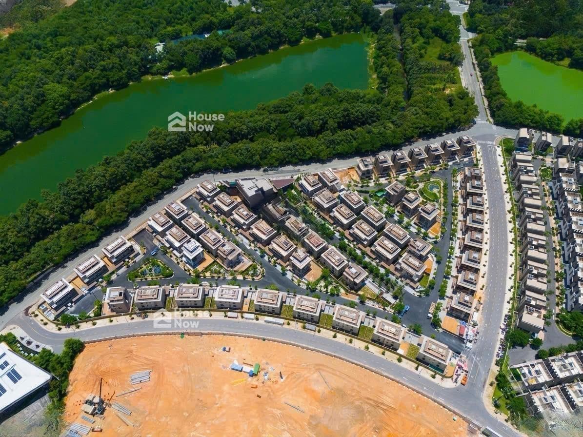 Giỏ em còn căn góc view 2 hồ bơi B1.08-03 hàng hiếm còn sót lại siêu đẹp, giá chỉ 6 tỷ 4 full - ảnh 1 Giỏ em còn căn góc view 2 hồ bơi B1.08-03 hàng hiếm còn sót lại siêu đẹp, giá chỉ 6 tỷ 4 full - ảnh 1