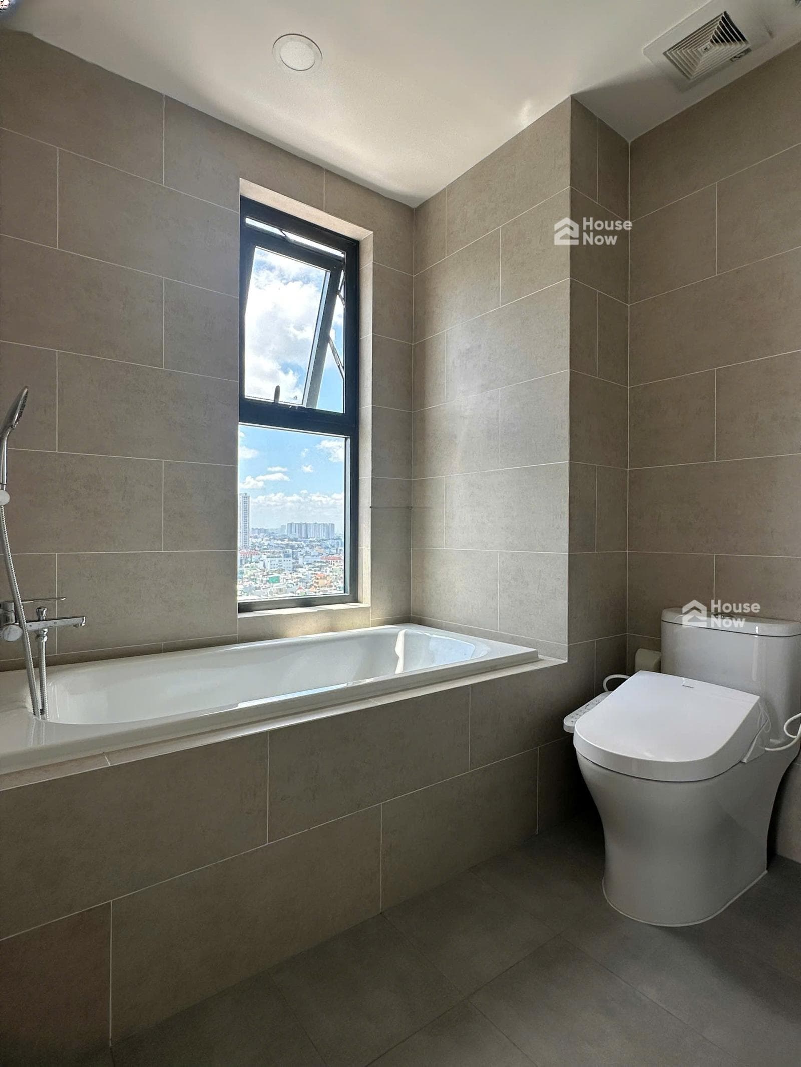 Căn hộ 2PN giá cực tốt view Quận 1 siêu đẹp, thoáng - ảnh 1 Căn hộ 2PN giá cực tốt view Quận 1 siêu đẹp, thoáng - ảnh 1