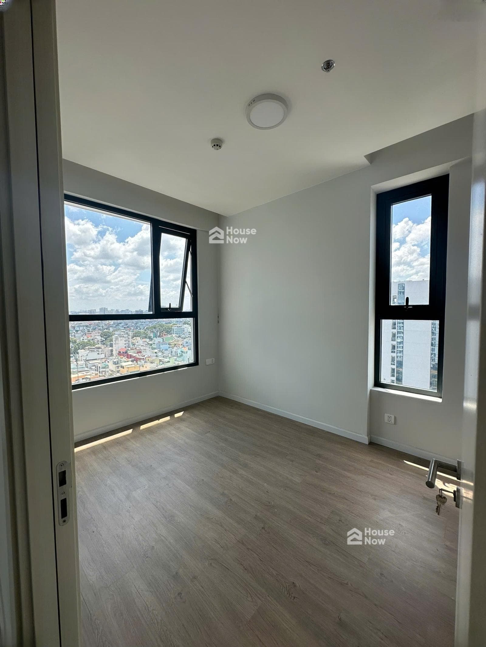 Căn hộ 2PN giá cực tốt view Quận 1 siêu đẹp, thoáng - ảnh 13 Căn hộ 2PN giá cực tốt view Quận 1 siêu đẹp, thoáng - ảnh 13