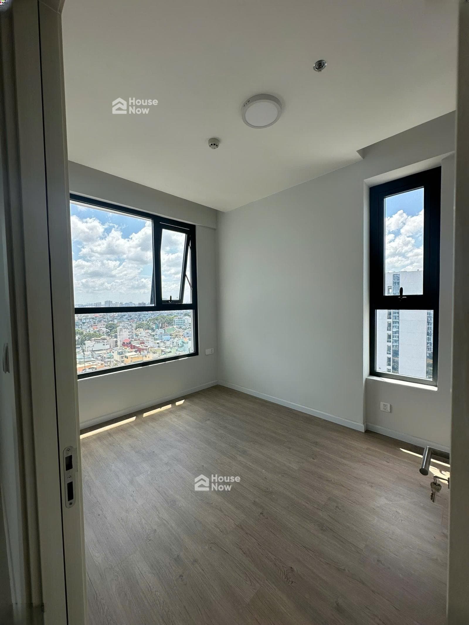 Căn hộ 2PN giá cực tốt view Quận 1 siêu đẹp, thoáng - ảnh 8 Căn hộ 2PN giá cực tốt view Quận 1 siêu đẹp, thoáng - ảnh 8