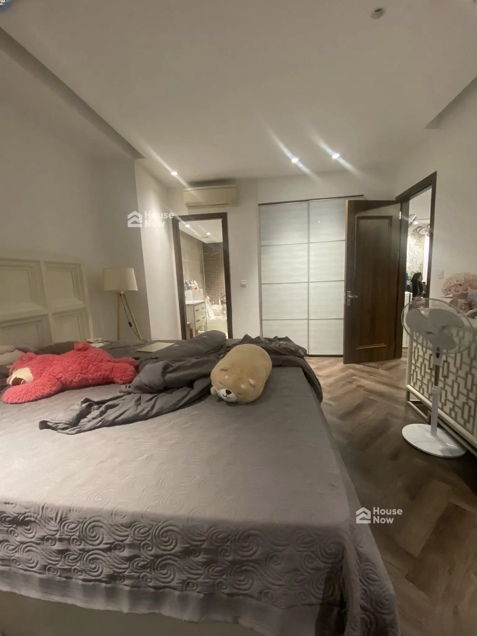Bán căn chung cư Royal City, 132m2, 4 phòng ngủ, 2 vệ sinh - ảnh 3 Bán căn chung cư Royal City, 132m2, 4 phòng ngủ, 2 vệ sinh - ảnh 3