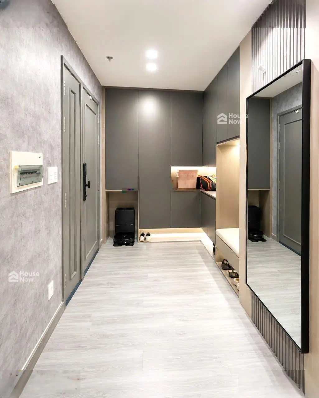 Bán căn hộ Sky Center, 3 phòng ngủ, 3WC, 139m2, giá 11.7 tỷ, full nội thất - ảnh 3 Bán căn hộ Sky Center, 3 phòng ngủ, 3WC, 139m2, giá 11.7 tỷ, full nội thất - ảnh 3