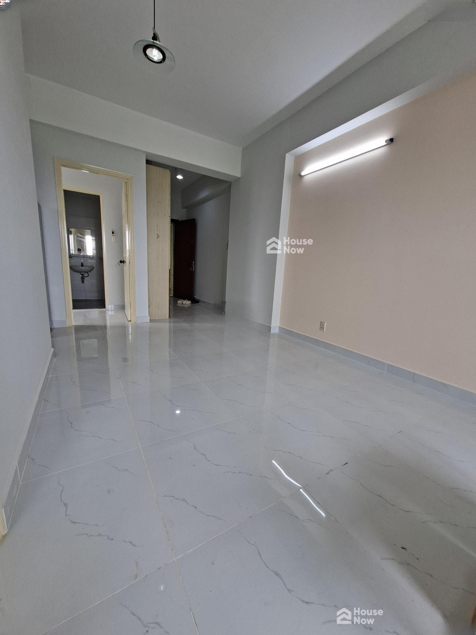 Bán gấp căn hộ HQC 2PN 1,85 tỷ 69m2 sổ hồng lâu dài ngay chợ Bình Điền, Q8. Đi Q1 hết 25p - ảnh 1
