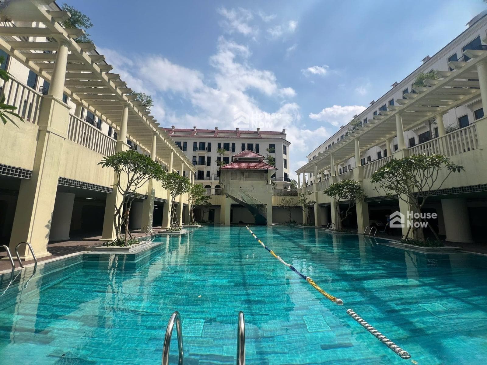 Hàng đẹp giá hời: Căn 2PN Sunshine Golden River tầng cao view sông Hồng rất đẹp, giá chỉ 120tr/m2 - ảnh 2 Hàng đẹp giá hời: Căn 2PN Sunshine Golden River tầng cao view sông Hồng rất đẹp, giá chỉ 120tr/m2 - ảnh 2