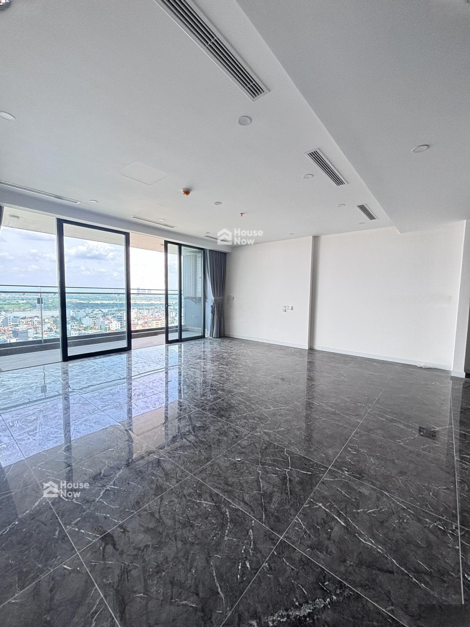 Hàng đẹp giá hời: Căn 2PN Sunshine Golden River tầng cao view sông Hồng rất đẹp, giá chỉ 120tr/m2 - ảnh 7 Hàng đẹp giá hời: Căn 2PN Sunshine Golden River tầng cao view sông Hồng rất đẹp, giá chỉ 120tr/m2 - ảnh 7