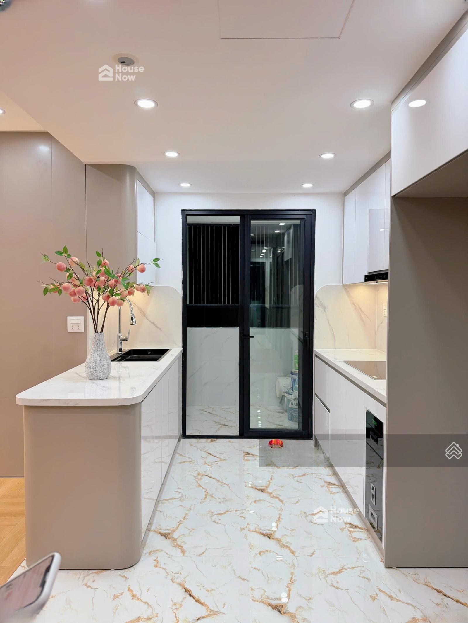 Bán nhanh căn 2PN, 100m2 có thể sửa 3PN tại Chelsea Park, ban công Đông Nam. - ảnh 3 Bán nhanh căn 2PN, 100m2 có thể sửa 3PN tại Chelsea Park, ban công Đông Nam. - ảnh 3