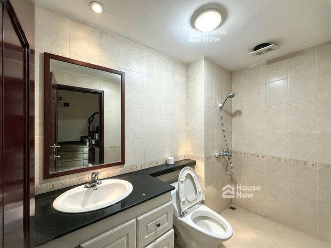 Nhà cực đẹp 38m2x6T thang máy chờ. Phân lô, vỉa hè, Cạnh KĐT Starlake phố Hoàng Quốc Việt. - ảnh 9 Nhà cực đẹp 38m2x6T thang máy chờ. Phân lô, vỉa hè, Cạnh KĐT Starlake phố Hoàng Quốc Việt. - ảnh 9