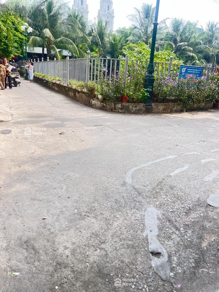 View hồ - Ngõ ô tô - mặt tiền 7m - bán nhà tặng đất - ảnh 1 View hồ - Ngõ ô tô - mặt tiền 7m - bán nhà tặng đất - ảnh 1